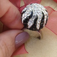 Нов сребърен пръстен с регулация, проба 925 / топка в черно бяло с кристали "Swarovski" , снимка 8 - Пръстени - 29670193