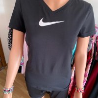 Nike черна дамска тениска, снимка 7 - Тениски - 40745195