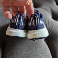 Маратонки Adidas Swift Run, 22 номер, снимка 5 - Детски маратонки - 42823719