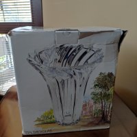 Стъклена ваза голяма-нова