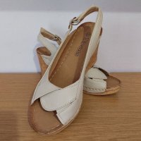 Дамски обувки на платформа (възможно и договоряне), снимка 1 - Дамски елегантни обувки - 40842508