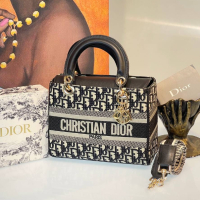 Дамска чанта на Christian Dior, снимка 6 - Чанти - 44658500