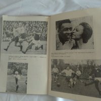 Книжка за осмо световното първенство по футбол в Англия 1966 година със снимки , коментари , снимка 7 - Футбол - 37706667