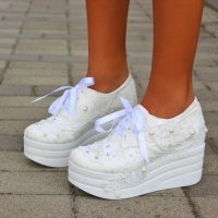Обувки на платформа - бели - 185-04, снимка 1 - Дамски ежедневни обувки - 38078308