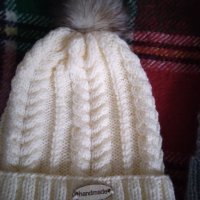 Ръчно изплетена шапка , снимка 1 - Подаръци за жени - 38738233