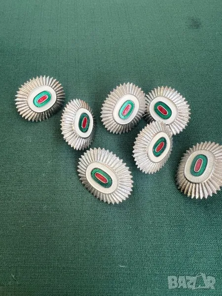 Продавам войнишки кокарди последен образец , снимка 1