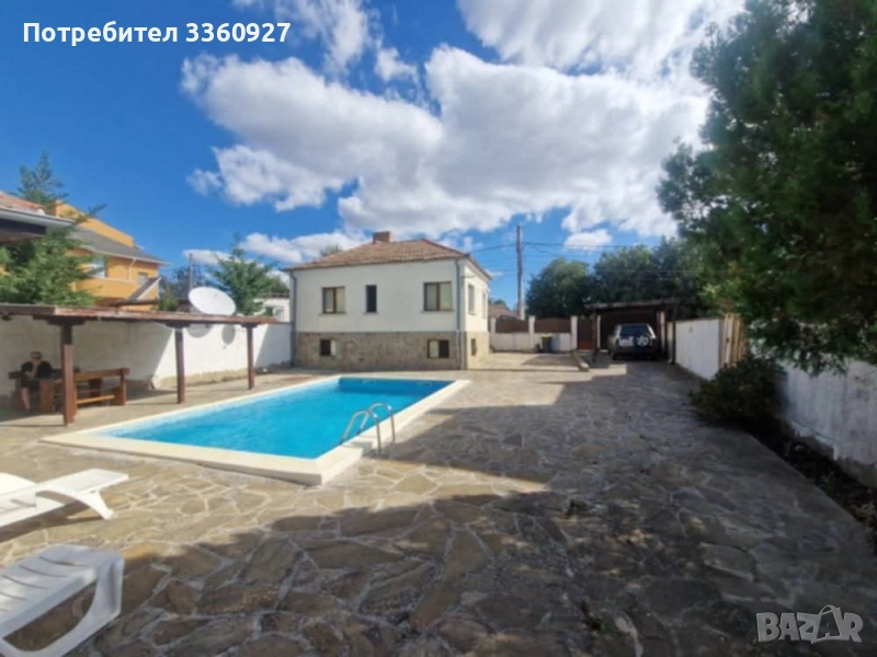 Продавам две къщи в един парцел с басеин в гр.Каблешково, 10мин от плажа, снимка 1