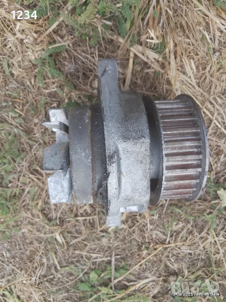 водна помпа за голф 4 1.6 бензин , снимка 1