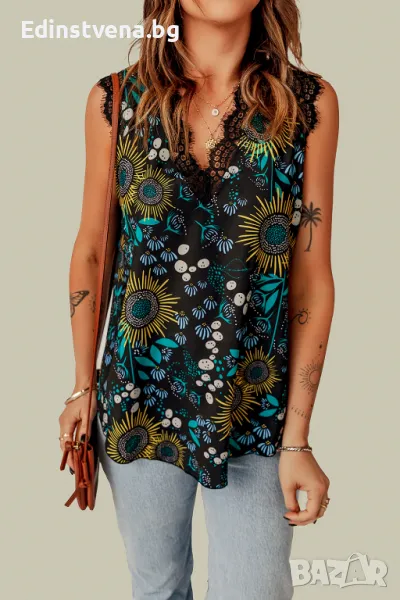 Дамски топ в черно с дантела и флорален принт, снимка 1