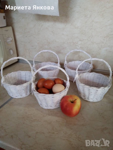 МАЛКИ БЕЛИ РЪЧНО ПЛЕТЕНИ КОШНИЧКИ, снимка 1