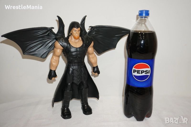 Рядка Оригинална Голяма Кеч Фигура На The Undertaker С Изкачащи Черни Крила 30см , снимка 1