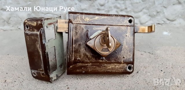 Къса ключалка за врата 