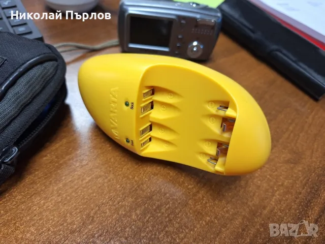 Продавам фотоапарат в коплект със зарядно за батерии, снимка 4 - Фотоапарати - 47852460