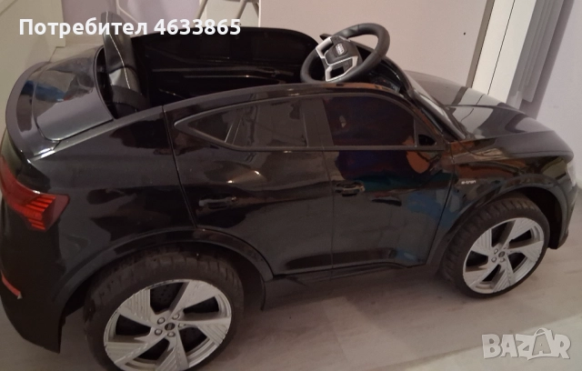 Детска електрическа кола Audi E-tron Sportbck, снимка 3 - Детски велосипеди, триколки и коли - 52189235