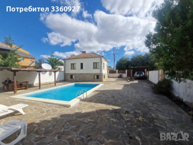 Продавам две къщи в един парцел с басеин в гр.Каблешково, 10мин от плажа, снимка 1
