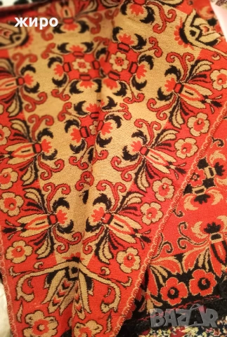 Килим трицветен, жакард. Преобладаващо червено!!