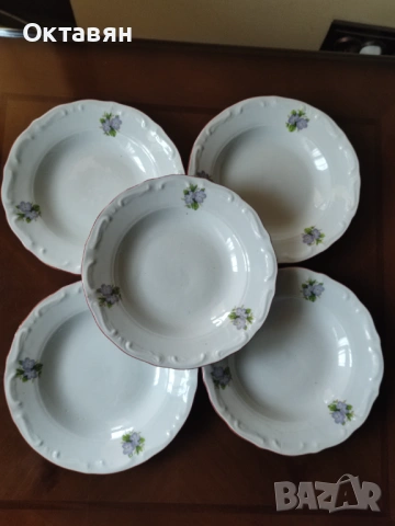 Порцеланови чинии