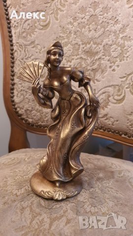 Стара Италианска фигура–Барокова дама, пластмаса!, снимка 3 - Статуетки - 34496767