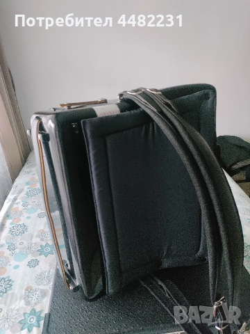 Продавам едно ново Италиянско Бижу за ценители акордеон Скандал 120баса черен с куфар , снимка 2 - Акордеони - 52943753