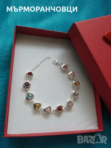 Нова, сребърна гривна с подаръчна кутия.