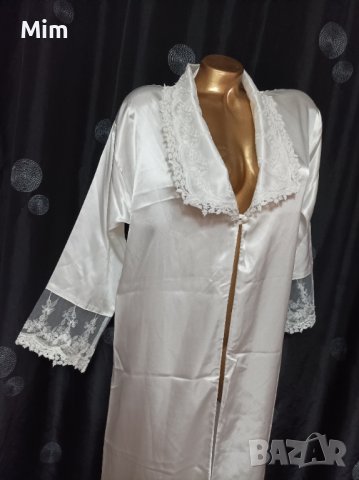 Jest S/M Бял сатенен дълъг халат с дантела , снимка 2 - Нощници - 37192369