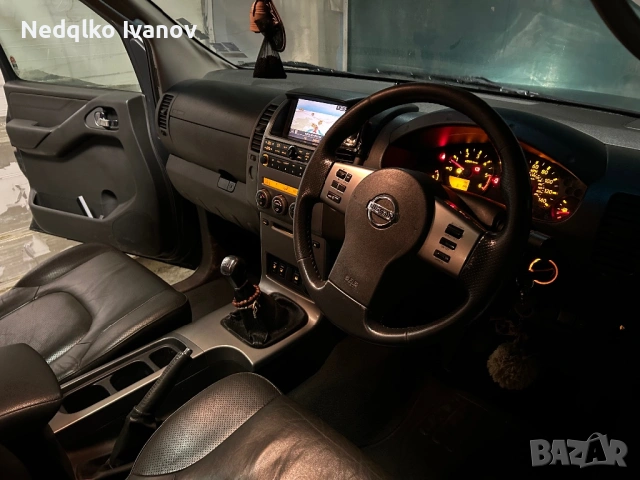 Nissan Navara 2.5 dCi 4x4 – Пълен пакет, хардтоп, снимка 12 - Автомобили и джипове - 53930046
