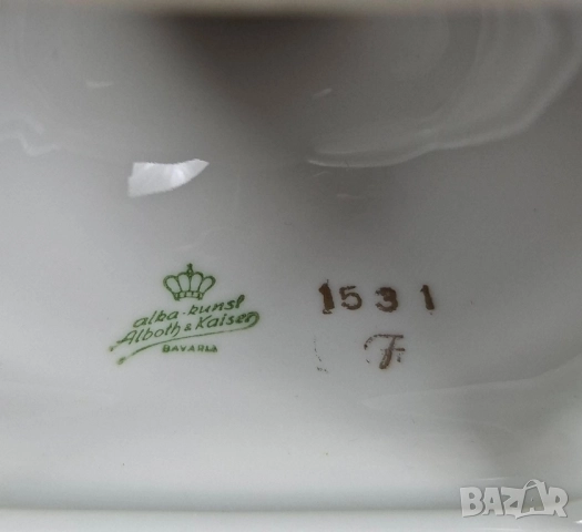 Изящна порцеланова ваза с лебедови дръжки - Kaiser (Alka-Kunst) от 60те г, снимка 5 - Вази - 52386261