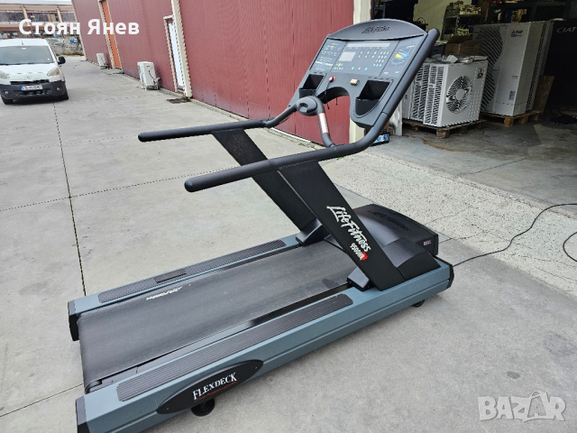 Професионална бягаща пътека Life Fitness 9500HR, снимка 3 - Фитнес уреди - 44693567