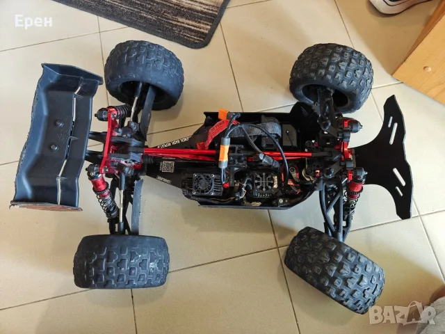 ARRMA Kraton 6S V6 EXB (Extreme Bash) – Топ състояние (Внос Германия) / Бартер за DJI дрон, снимка 4 - Електрически играчки - 55822780