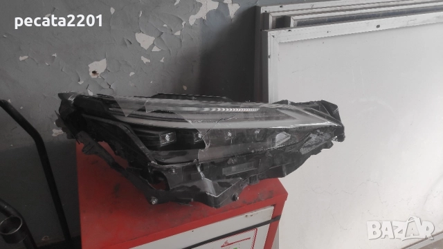 Продавам - оригинален Full Led десен фар за Lexus NX 2024 г за части