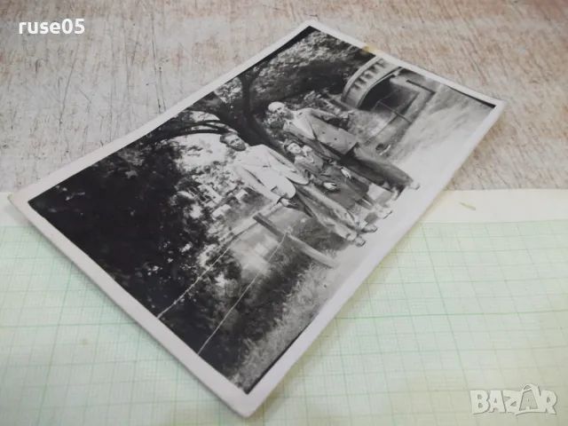 Снимка стара на двама мъже и момиченце пред мост, снимка 3 - Колекции - 47904502