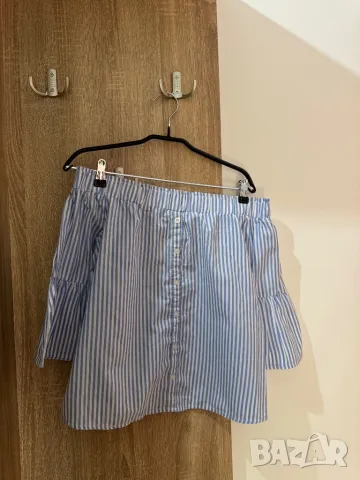 Дамски топ с оголени рамена 