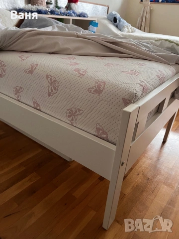 IKEA легла с рамки и матраци и бюра със столове, снимка 2 - Мебели за детската стая - 53142771