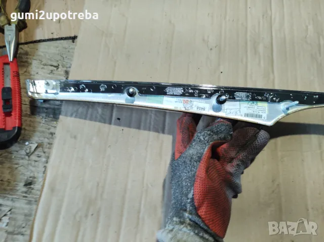 Декоративна Лайсна Предна Дясна Врата Mercedes E class W211 V6 Tmodel, снимка 6 - Аксесоари и консумативи - 47466470