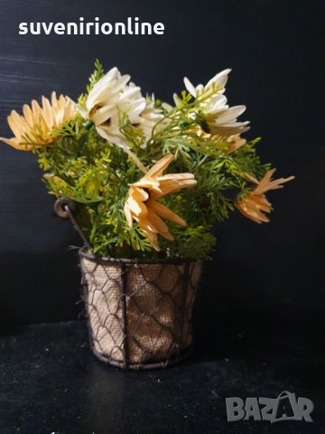 Изкуствени цветя в метална кашпа, снимка 3 - Изкуствени цветя - 35349563