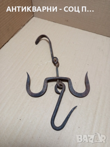 Стар Ръчно Кован Ченгел За Дране На Животни. 