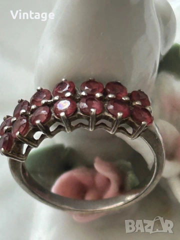 Уникален красив сребърен пръстен с естествени гранати 