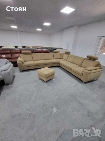 ПРОМОЦИЯ!!! Тъмно бежов ъглов диван от плат с ф-я сън и табуретка ZE-EM05003