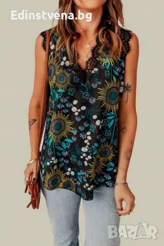 Дамски топ в черно с дантела и флорален принт, снимка 1