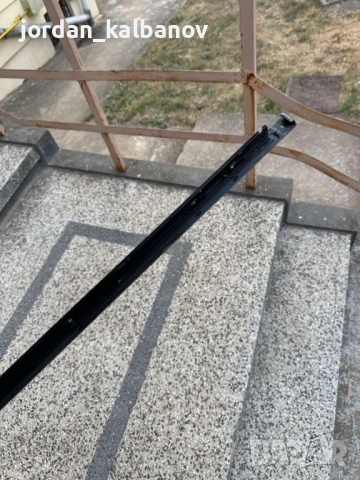 Горна външна черна гланц лайсна предна дясна врата на Range Rover Evoque само за 120лв. BJ32-208A96, снимка 5 - Части - 51127802