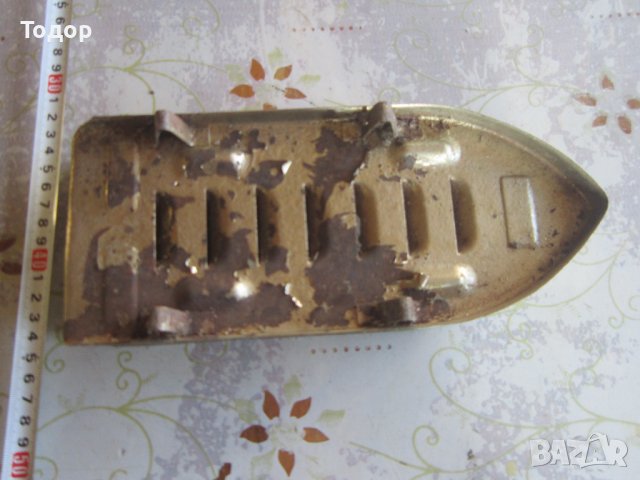 Метална поставка за ютия , снимка 2 - Антикварни и старинни предмети - 38443954