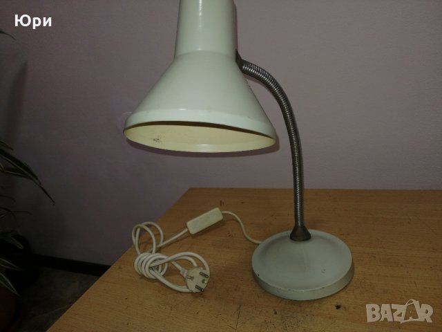 Продавам нова българска настолна лампа