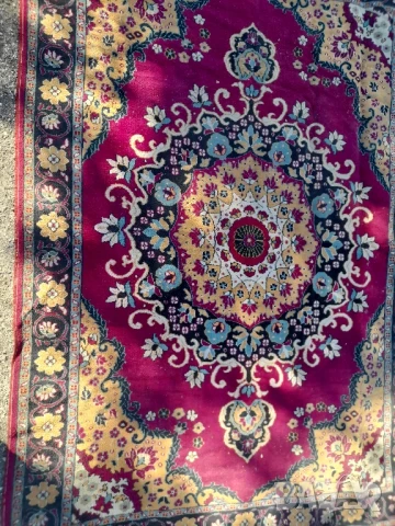 Персийски килим и мокетен