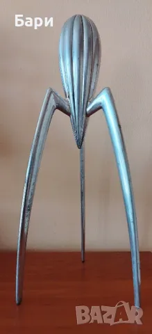 Дизайнерска сокоизстисквачка на Alessi Starck-Италия 