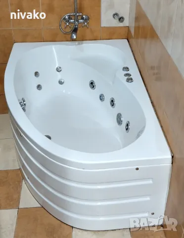 Продавам ъглова вана Бергама лява с хидромасажна система и спот