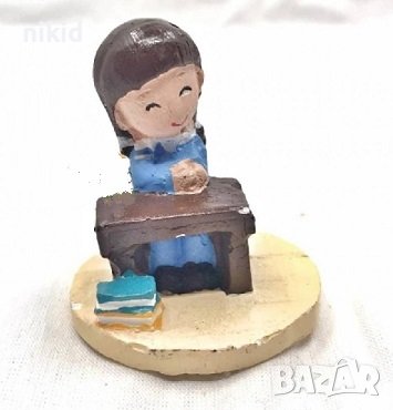 3D момиче ученичка на чин бюро силиконов молд форма калъп гипс шоколад училище декор свещ, снимка 1 - Форми - 38601726