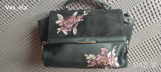 Черна чанта велур и кожа с бродирани цветя, снимка 5 - Чанти - 49603838