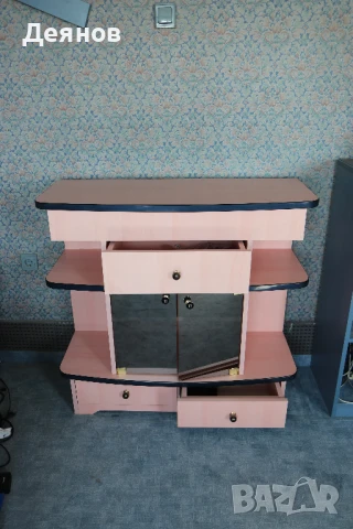  дизайнерски РОЗОВ шкаф. Здрав и масивен. Много запазен., снимка 5 - Шкафове - 51395664