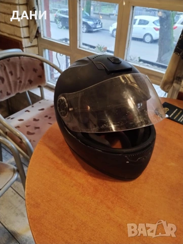 Мото каска черен мат размерXL61, с вградени слънчеви очила освен предпазна слюда.Делта спорт, снимка 3 - Аксесоари и консумативи - 53238719