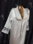 Jest S/M Бял сатенен дълъг халат с дантела , снимка 2
